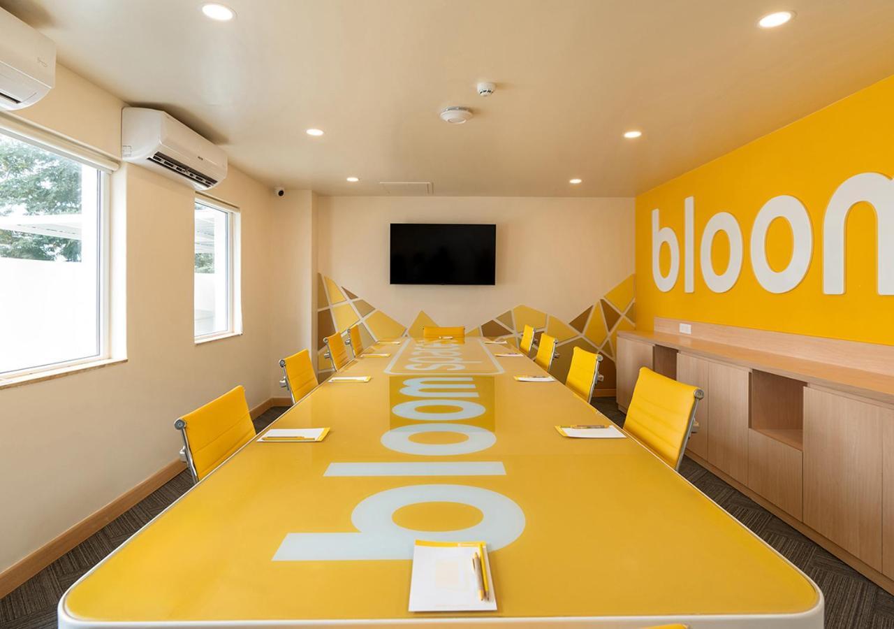 Bloom Hotel Financial District Hyderabad Bagian luar foto